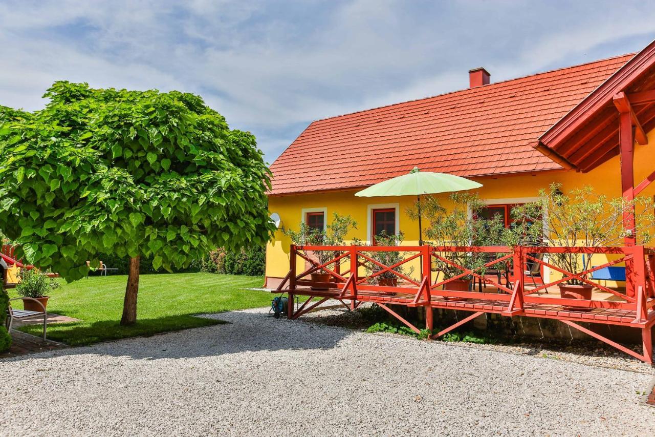 Sara-Lux Apartman Nyarliget Exterior foto