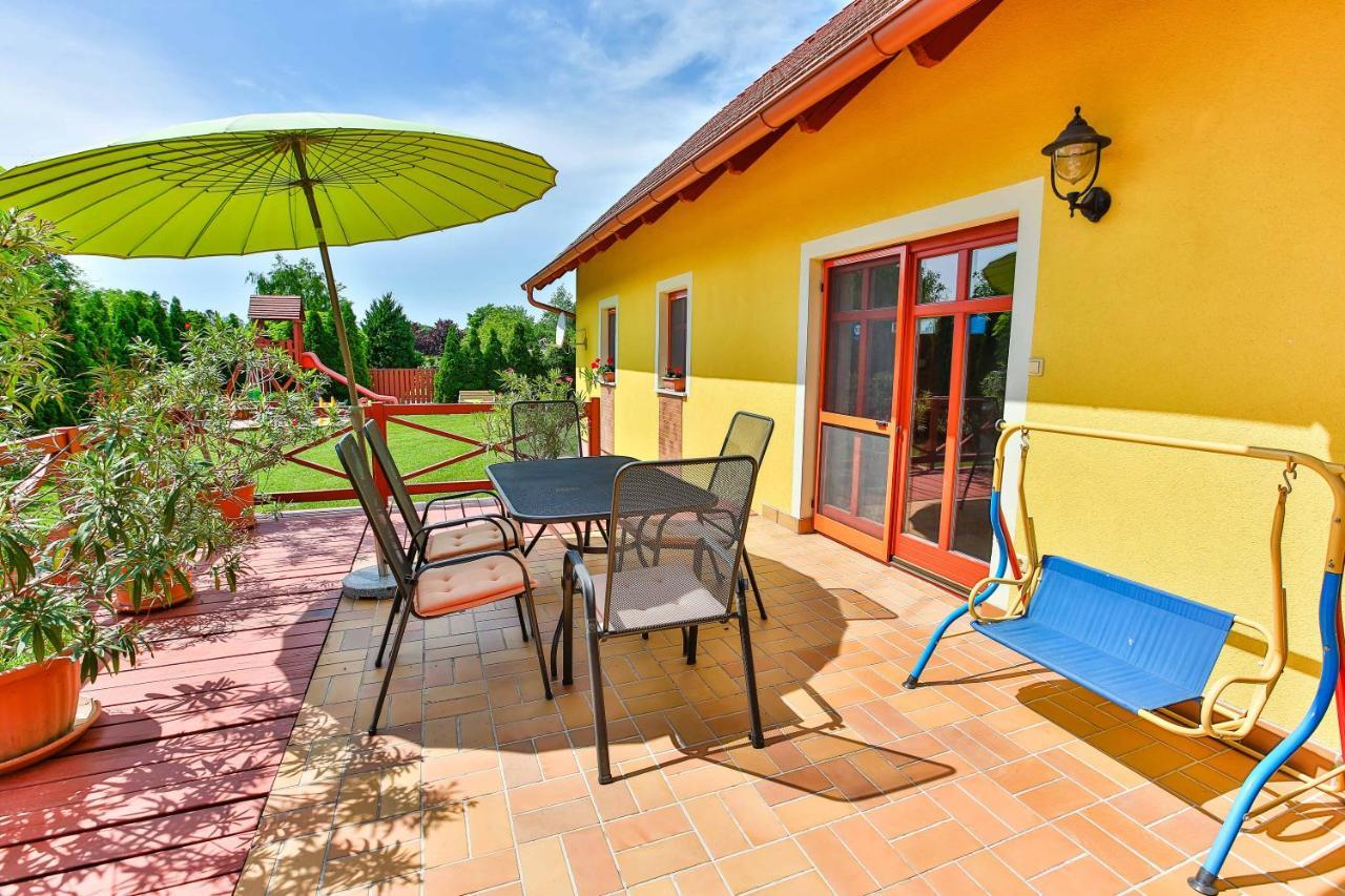Sara-Lux Apartman Nyarliget Exterior foto